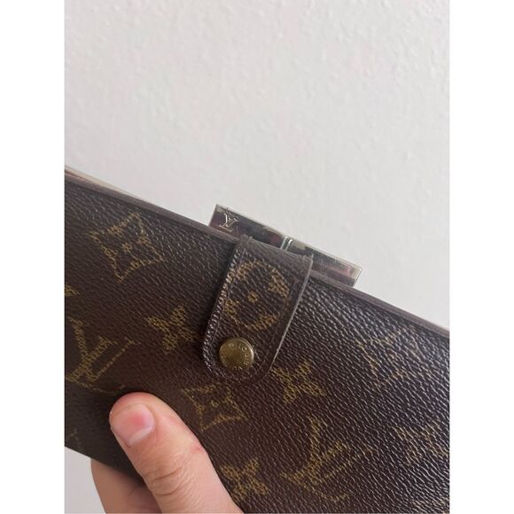 Louis Vuitton Viennois Kisslock Wallet - Picture 7 of 14